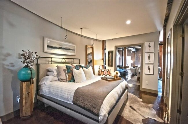 Building Photo - 320 Peters St SW