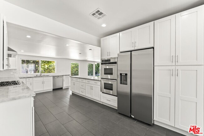 Building Photo - 23046 Leonora Dr