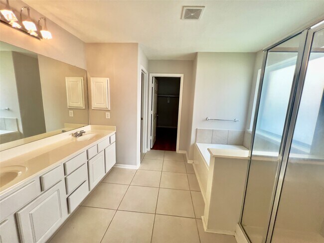 Building Photo - 9912 Western Ridge Way