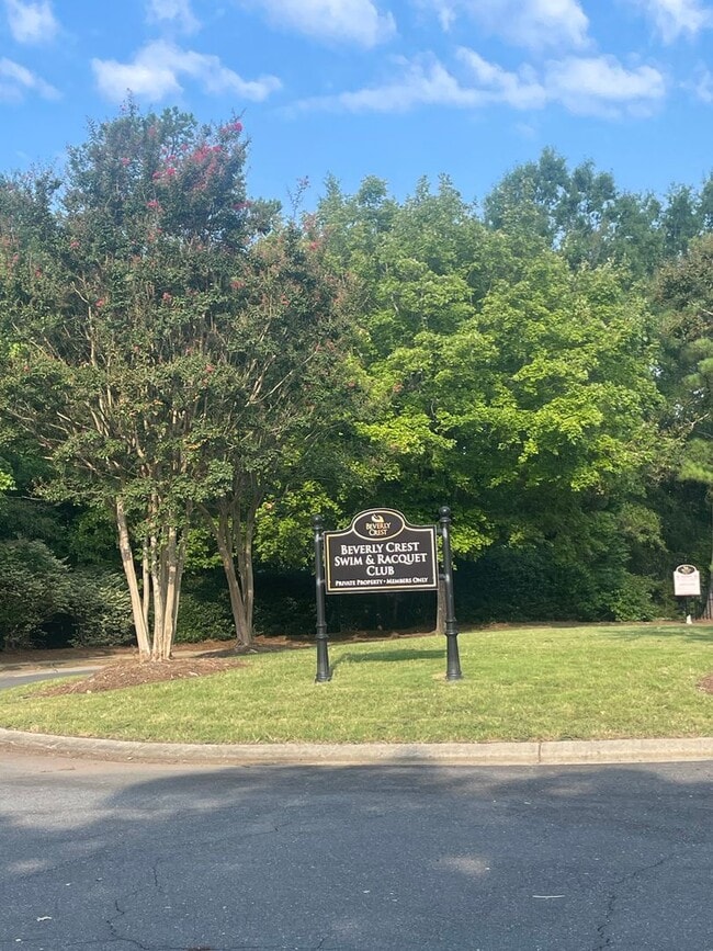 Building Photo - 6876 Rothchild Dr