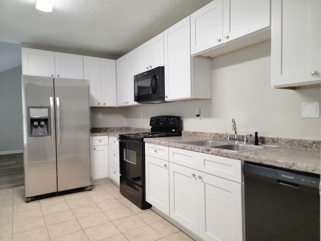 Building Photo - 7025 Stoneridge Dr