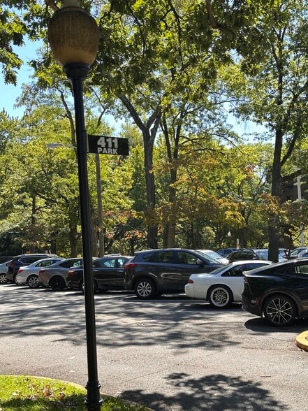 Building Photo - 411 Park Pl