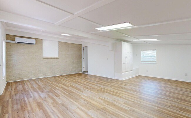 Building Photo - 4403 Ventura Dr