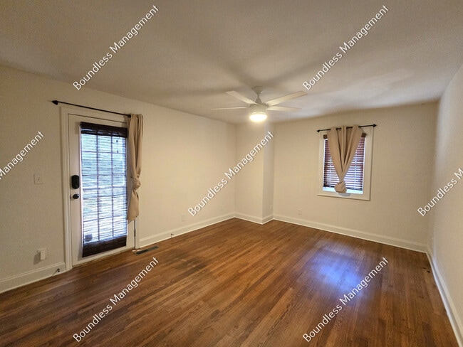 Building Photo - 2533 Sylvan Rd