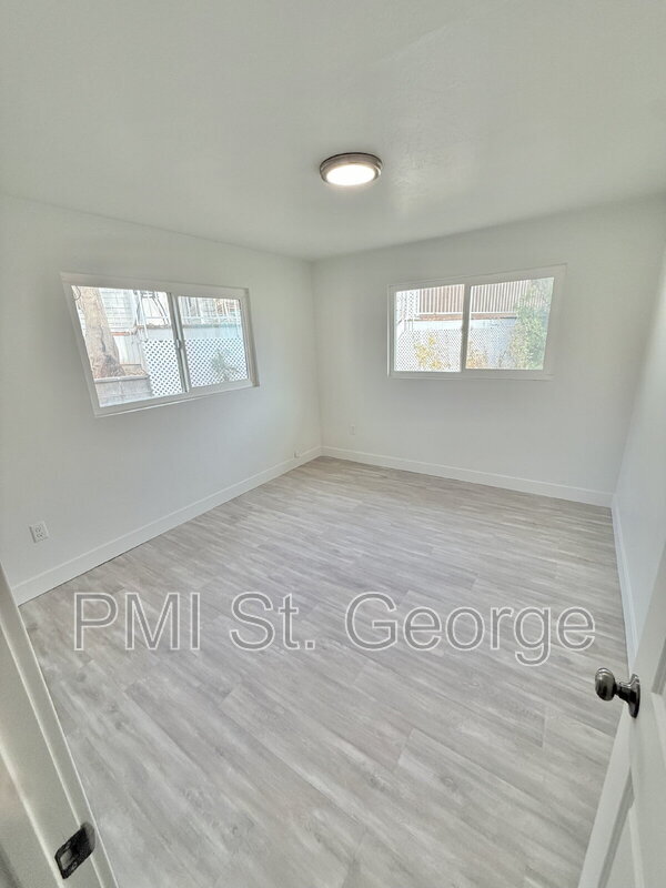 Building Photo - 288 W Diagonal