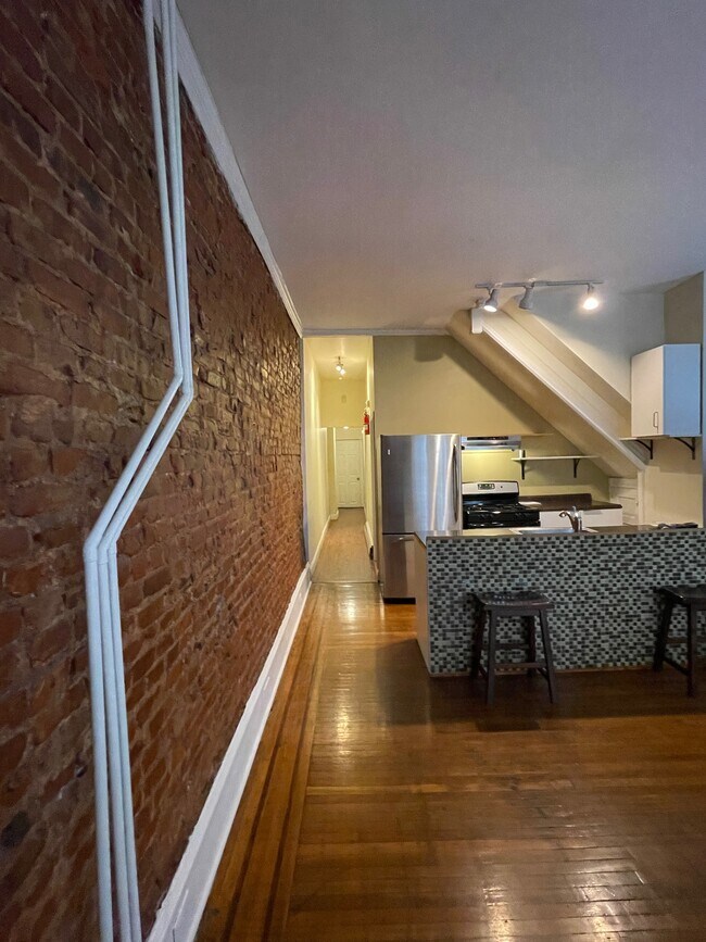 Building Photo - 4922 Warrington Ave