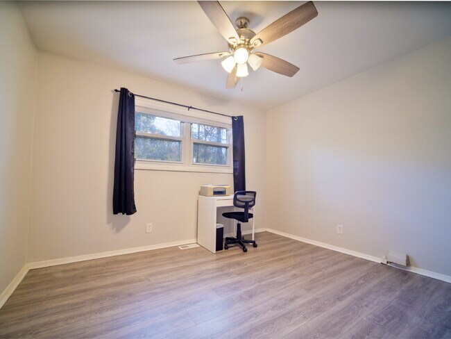 Building Photo - "Charming 2-Bedroom Retreat with Granite Elegance on Thornton Road!"