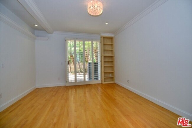Building Photo - 6473 Zuma View Pl