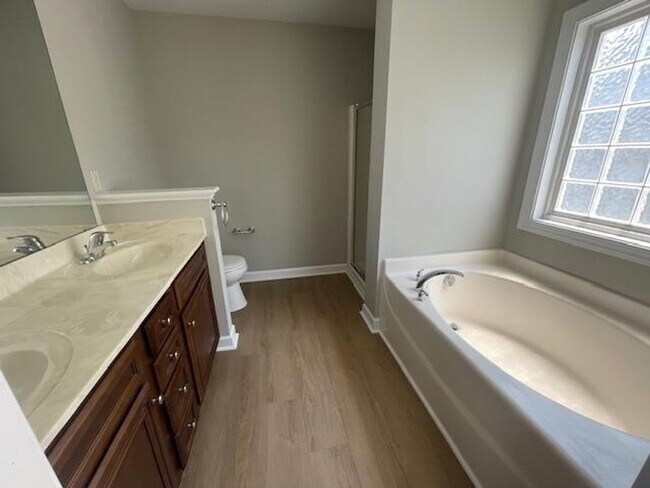 Building Photo - 410 Branchmoor Ct