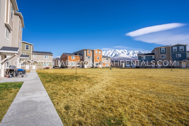 Building Photo - 678 N 190 E