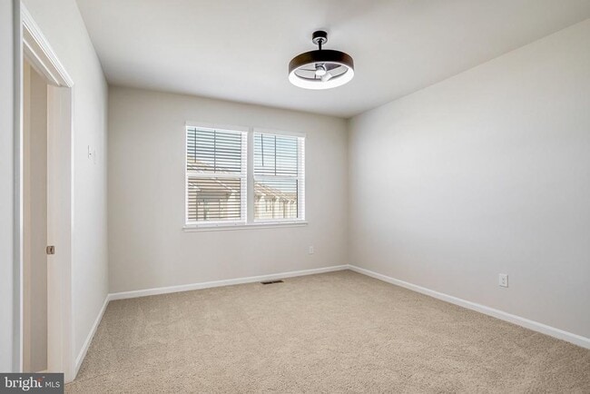 Building Photo - 421 Ensemble Wy