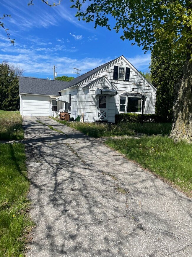 Building Photo - 2 bedroom house in Lohrville now available! $725