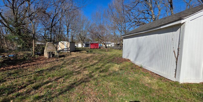 Building Photo - Updated!  2 Bedroom 1 Bath home! $895!