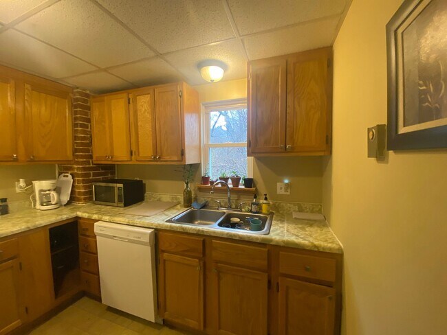 Building Photo - 150 Wellen Avenue