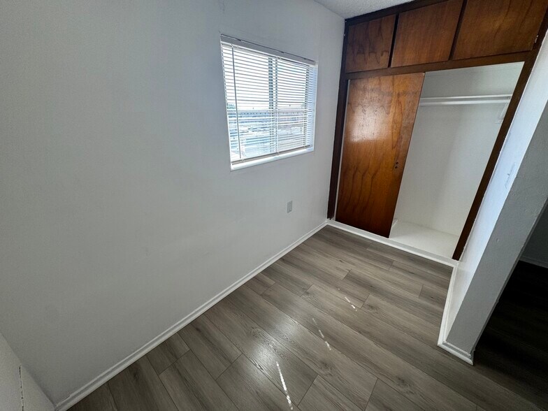 Building Photo - 4023 W 141st St