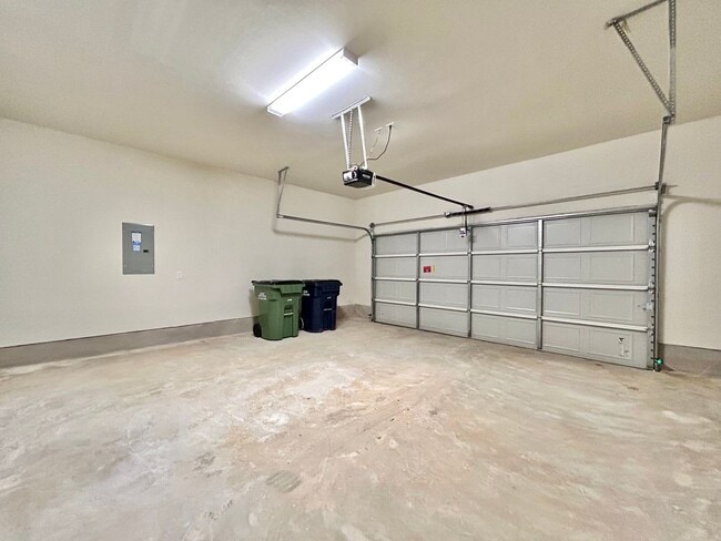 Building Photo - Spacious 4/BR 3/BA Home with Modern Upgrades in Leander