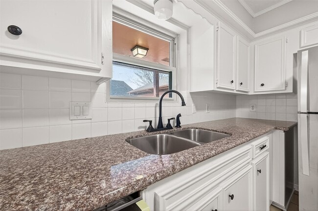 Building Photo - 6207 Claridge Dr