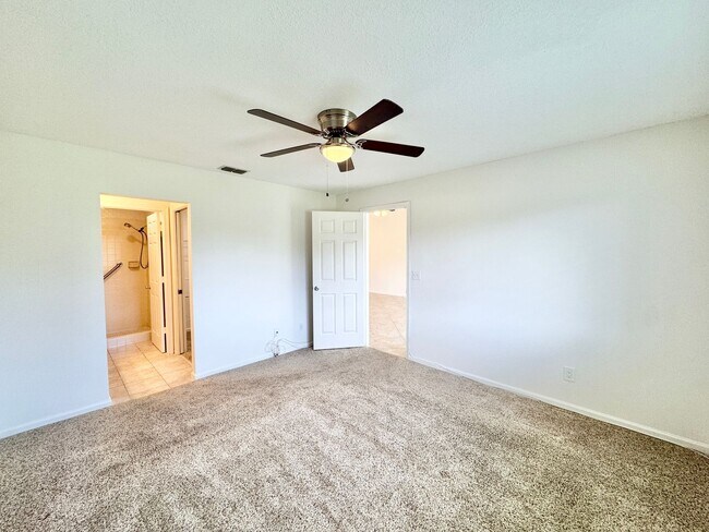 Building Photo - ** ROYAL WOOD ** 2 + DEN / 2 BATH - CONDO ...