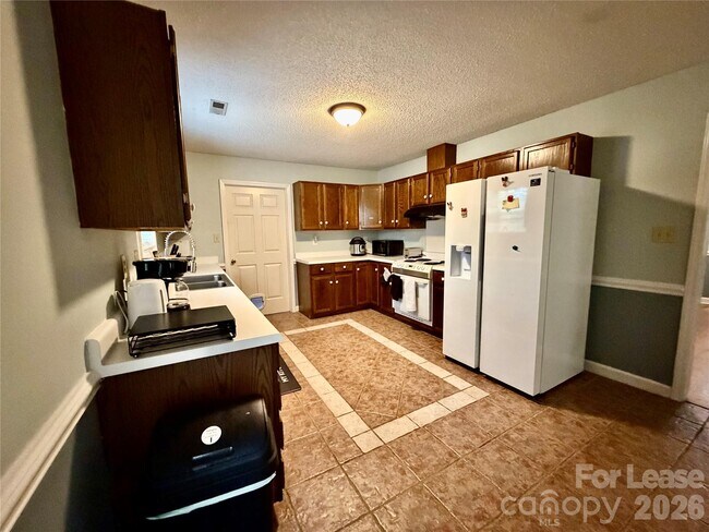Building Photo - 2809 Faircroft Way