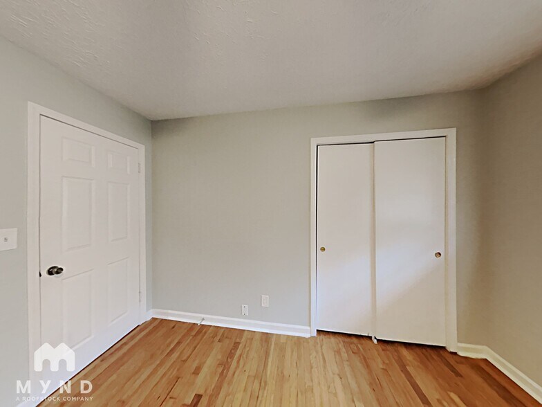 Building Photo - 152 Robin Hood Dr