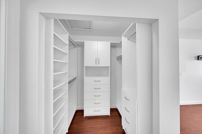 Building Photo - 7306 Michigan Isle Rd