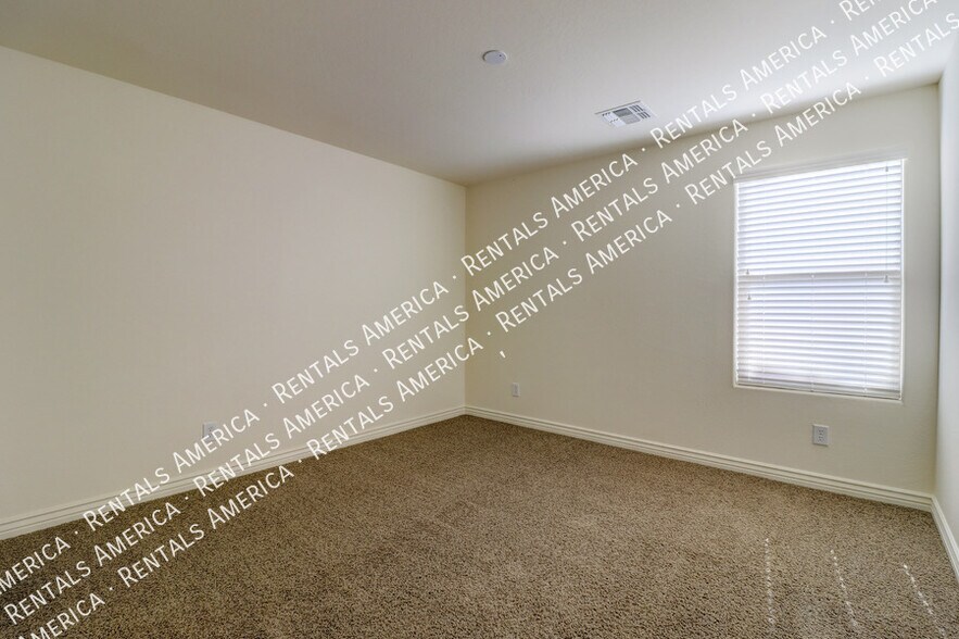 Building Photo - 4013 E Expedition Way