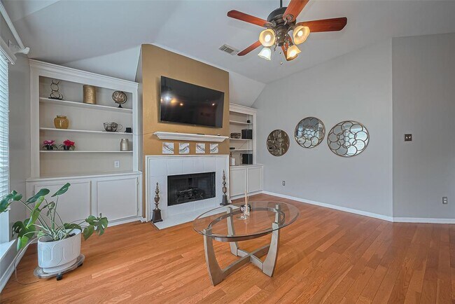 Building Photo - 4502 Twin Elm Dr