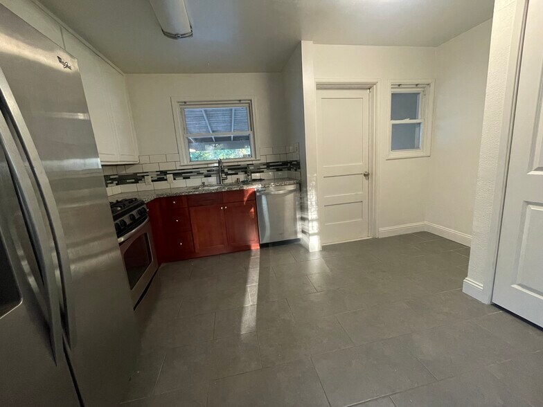 Kitchen - 3723 61st St