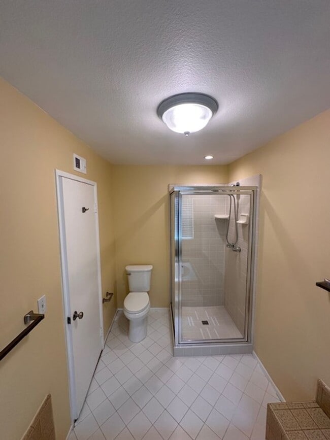 Building Photo - Beautiful 4-Bedroom Home located in one of most desirable neighborhoods