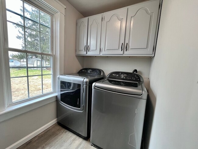 Laundry Room - 729 3rd St
