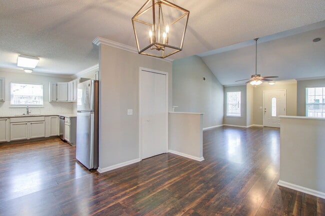 Building Photo - 156 Pecan Grove Ave