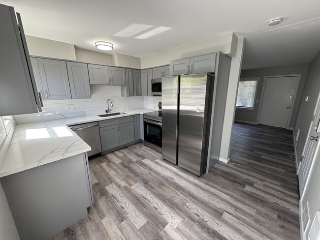 Building Photo - Beautifully Renovated 2 Bedroom House With...