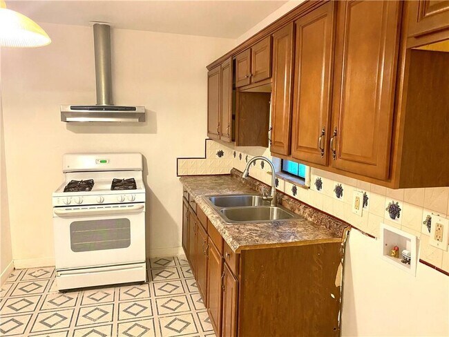 Building Photo - 6211 Club Terrace