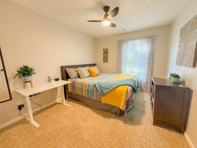 Building Photo - Coming Soon! 3 Bedroom 2 Bathroom-Dogs okay!