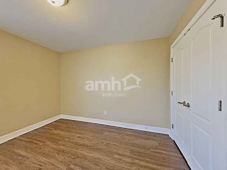 Building Photo - 2710 Marilyn Ct