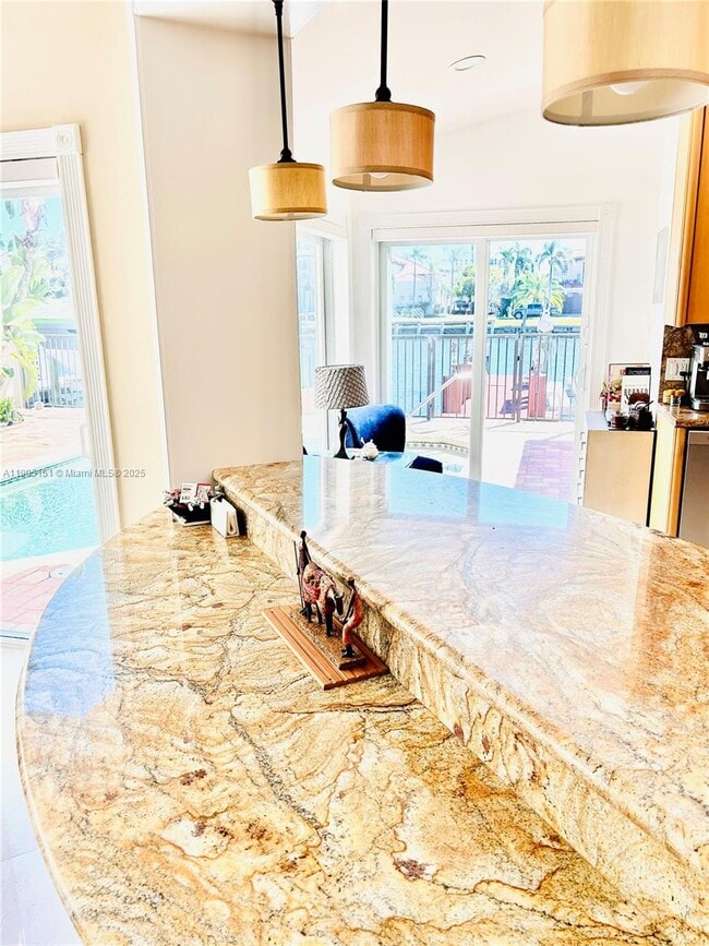 Building Photo - 484 Commodore Cir