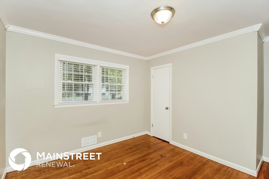 Building Photo - 5550 Longmeadow Ln