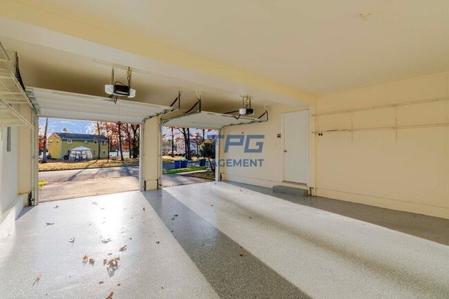 Building Photo - 33 Viking Ave