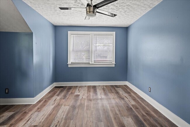 Building Photo - 408-408 N Parker Ave