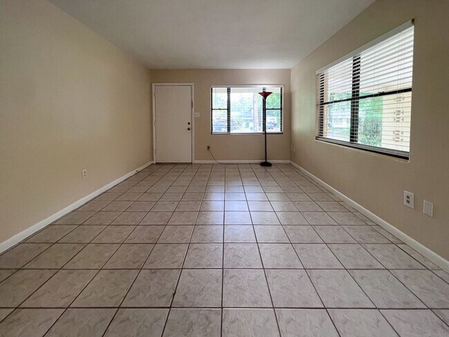 Building Photo - 4BR/3BA with Detached Garage Conversion Available Mid August! *Application Pending*