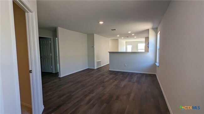 Building Photo - 521 Autumn Blaze