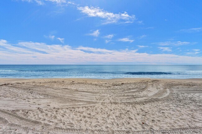 Building Photo - 3606 S Ocean Blvd