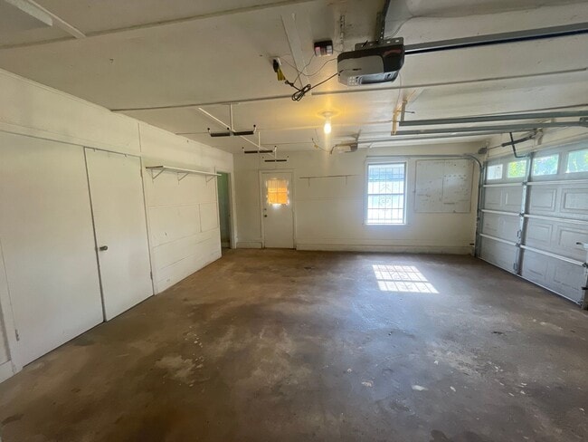 Building Photo - South Highland Beauty! This Is The One To ...