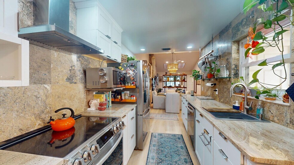 Building Photo - 385 E Hartford St