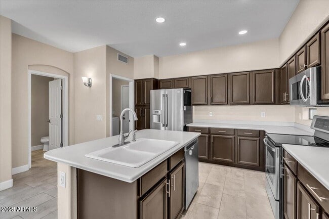 Building Photo - 902 W Azalea Pl