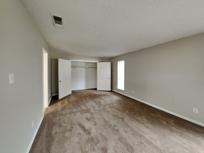 Building Photo - No App Fee. $500 Off 1st Months Rent with ...