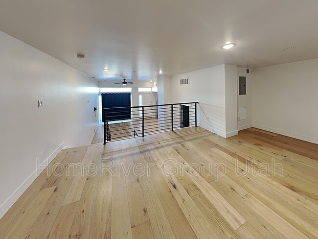 Building Photo - 877 S 200 W