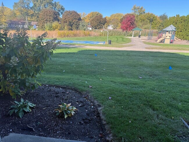 Building Photo - 1319 Kingsbury Dr