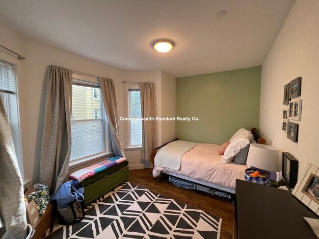 Building Photo - 19 Marney St