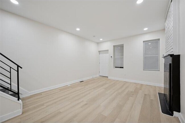 Building Photo - 1819 Judson St